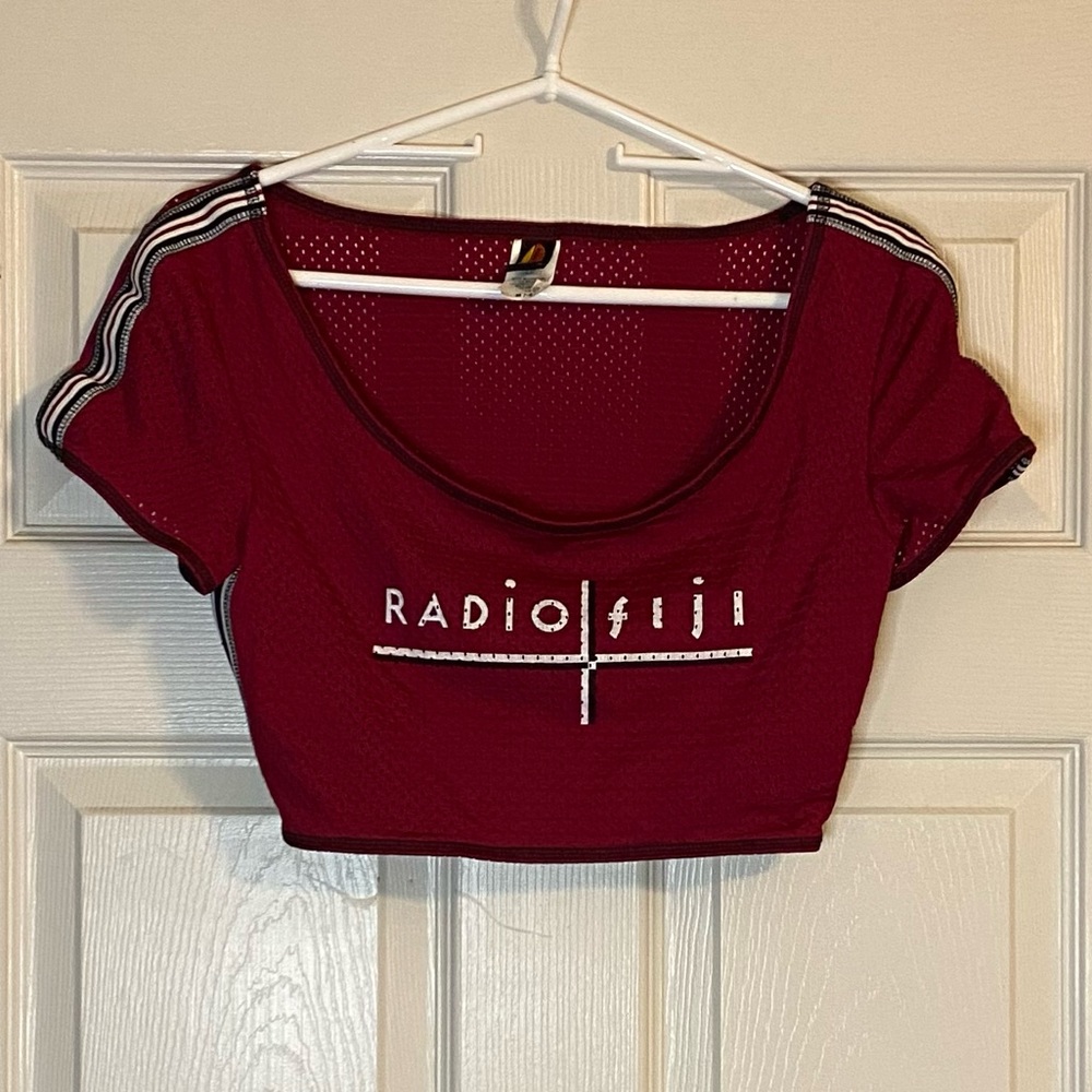 Radio Fiji 90s Vintage Women’s Crop Top. Made in USA. Size M.
